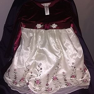 Im selling a formal kids flower dress
